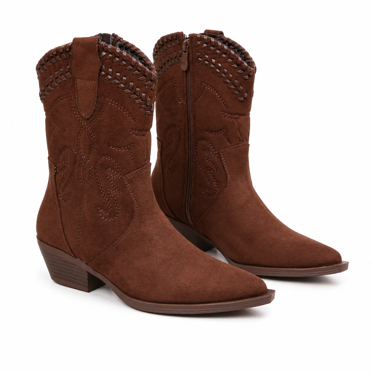 Botines Cowboy para Mujer de Antelina con Bordados, Punta Fina y Tacón Bajo